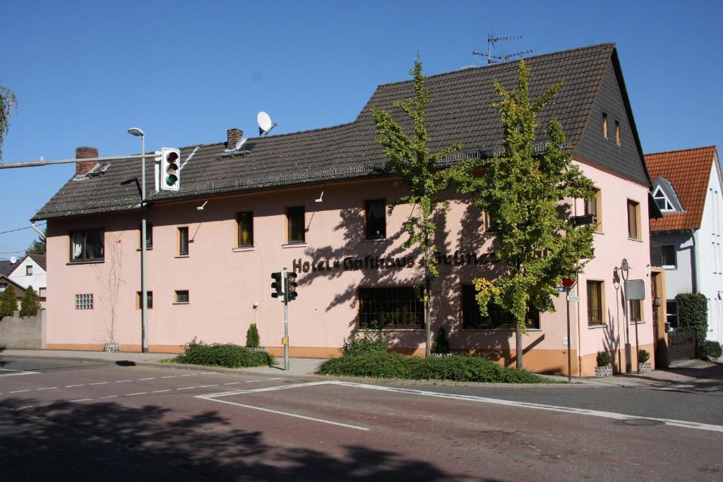Hotel Gasthof Gruener Wald Hofheim Exterior foto